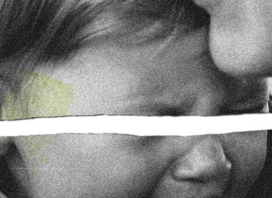 Petites Voix et Grands Espaces : Le Dilemme du Bébé Voyageur