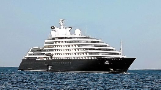 Concarneau : escale d'exception pour le yacht Scenic Eclipse II
