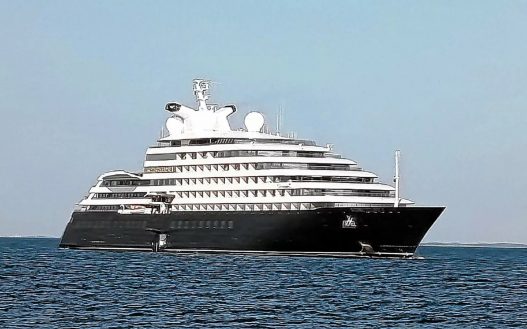 Concarneau : escale d'exception pour le yacht Scenic Eclipse II