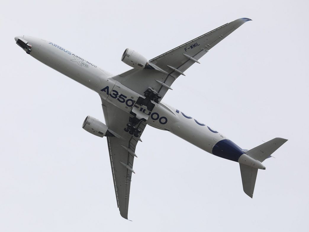 Avion long-courrier Airbus A350 en vol