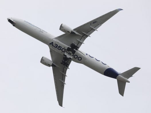 Avion long-courrier Airbus A350 en vol