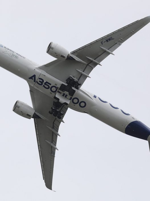 Avion long-courrier Airbus A350 en vol