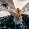Avions : bientôt des frais pour le rangement des bagages cabine dans les compartiments supérieurs ?