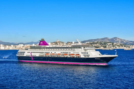 Croisière d’un jour ou d’une nuit : l’expérience insolite du paquebot Renaissance à Marseille