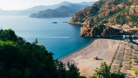 Découvrir la Corse : 10 sites incontournables à visiter absolument