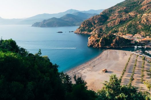 Découvrir la Corse : 10 sites incontournables à visiter absolument