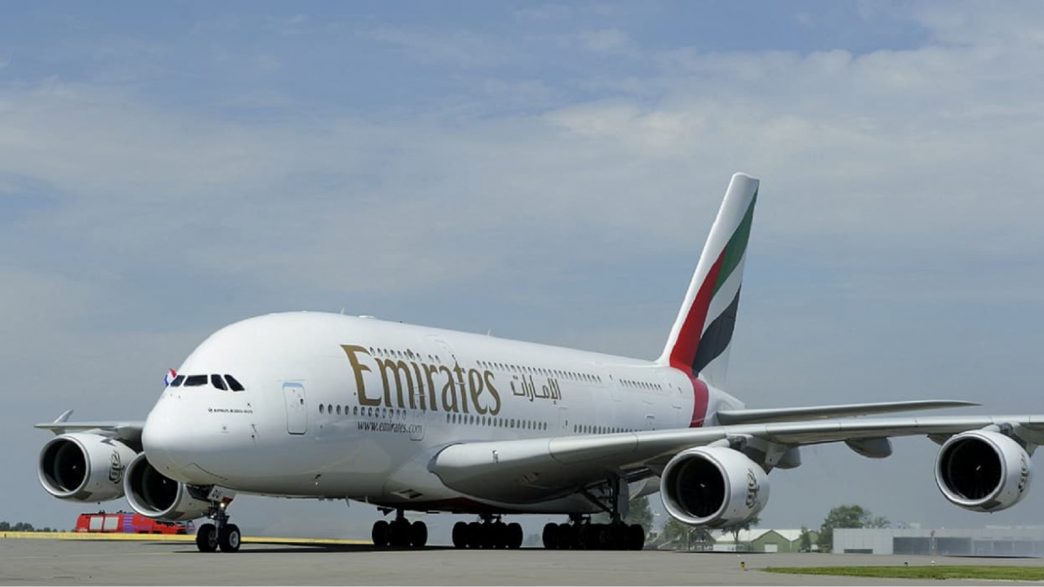 Emirates accepte les cryptomonnaies : une révolution pour les voyageurs connectés