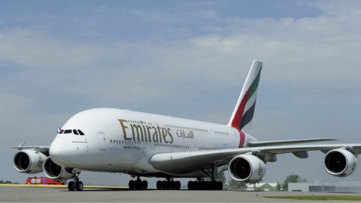 Emirates accepte les cryptomonnaies : une révolution pour les voyageurs connectés