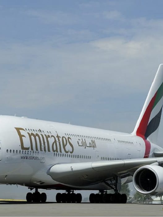 Emirates accepte les cryptomonnaies : une révolution pour les voyageurs connectés