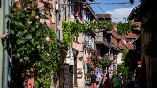 Les plus beaux villages d'Alsace : un magazine dédié au patrimoine