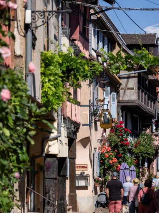 Les plus beaux villages d'Alsace : un magazine dédié au patrimoine