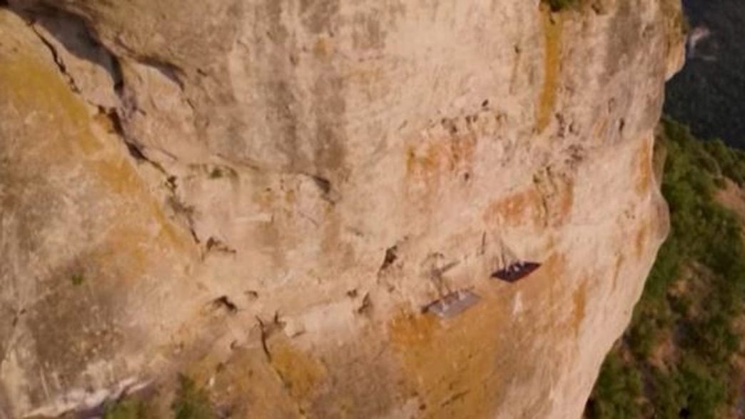 Une nuit suspendue à 20 mètres au-dessus du vide sur le Larzac
