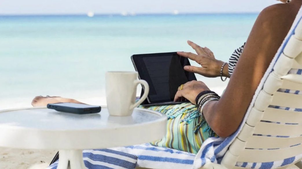 Workation : le télétravail au bord de la mer séduit les Français