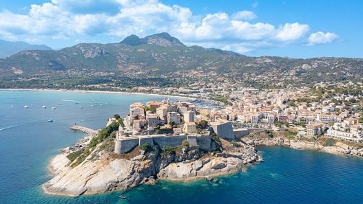 Corse: le tourisme insulaire face à de vives tensions économiques