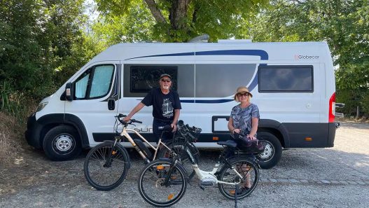 Du camping-car poids lourd au fourgon aménagé: pourquoi Georges et Evelyne ont choisi un modèle plus compact - Le Monde