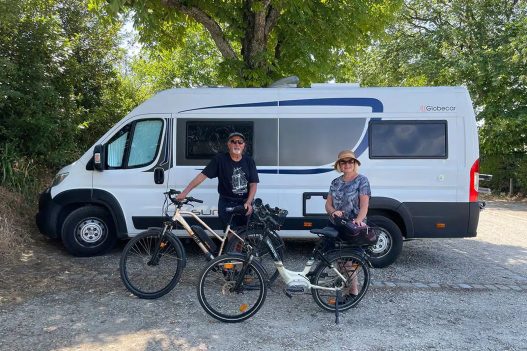 Du camping-car poids lourd au fourgon aménagé: pourquoi Georges et Evelyne ont choisi un modèle plus compact - Le Monde