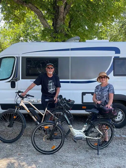 Du camping-car poids lourd au fourgon aménagé: pourquoi Georges et Evelyne ont choisi un modèle plus compact - Le Monde