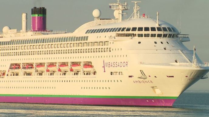 Aucun bateau de croisière pendant l'été à La Rochelle: un plan pour lutter contre le surtourisme et la pollution - Franc